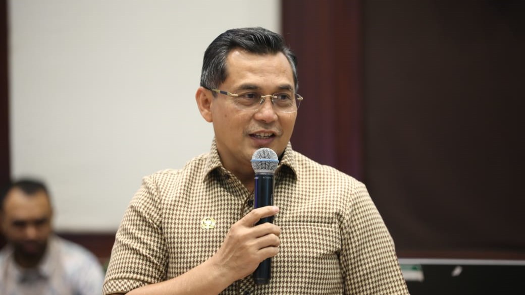 Braziliya karnavali yalangoch kokraklar